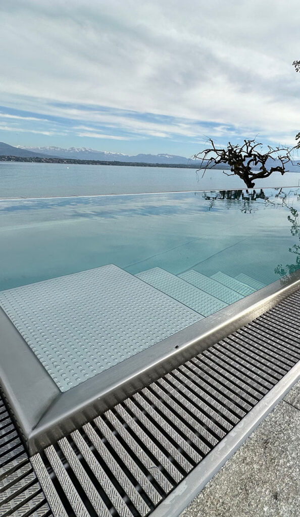 Piscine débordement inox