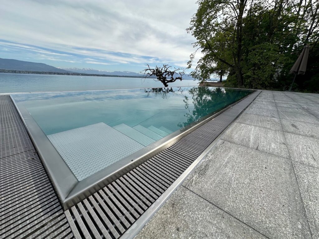 Piscine débordement inox